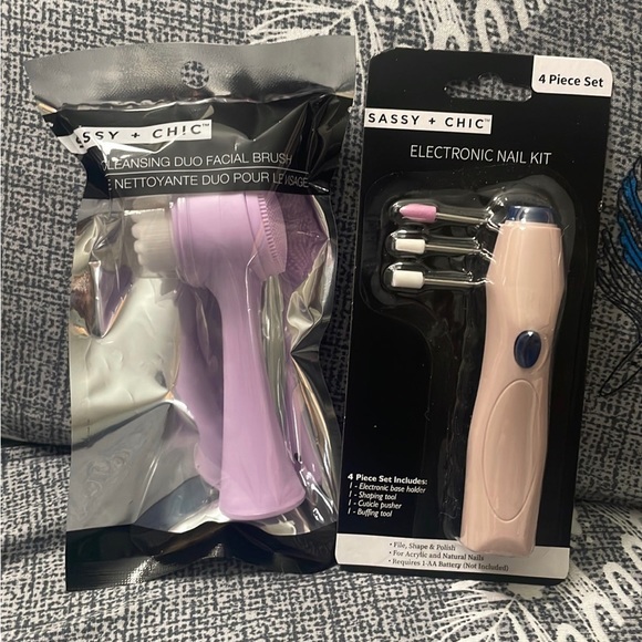 Sassy+Chic Facial Duo Brush and Electronic Nail Kit - Picture 1 of 2